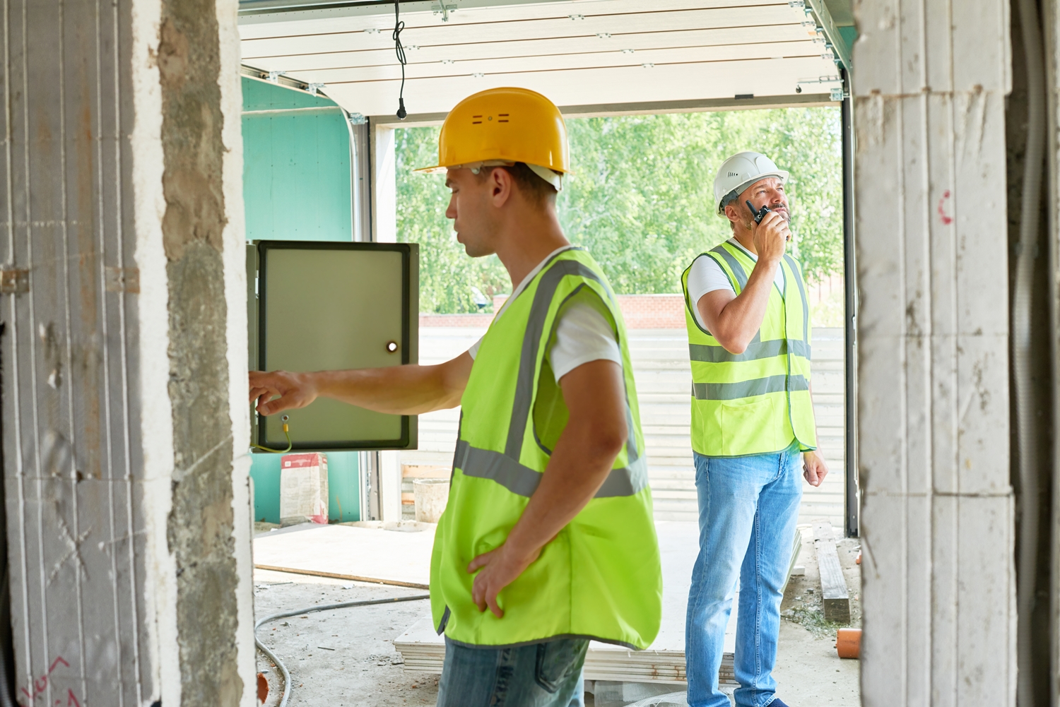 Advantages of Walkie-Talkies for construction sites